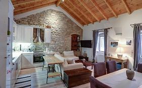 Luminous 2Bd Stone Apt In The Alleys Of Corfu Town